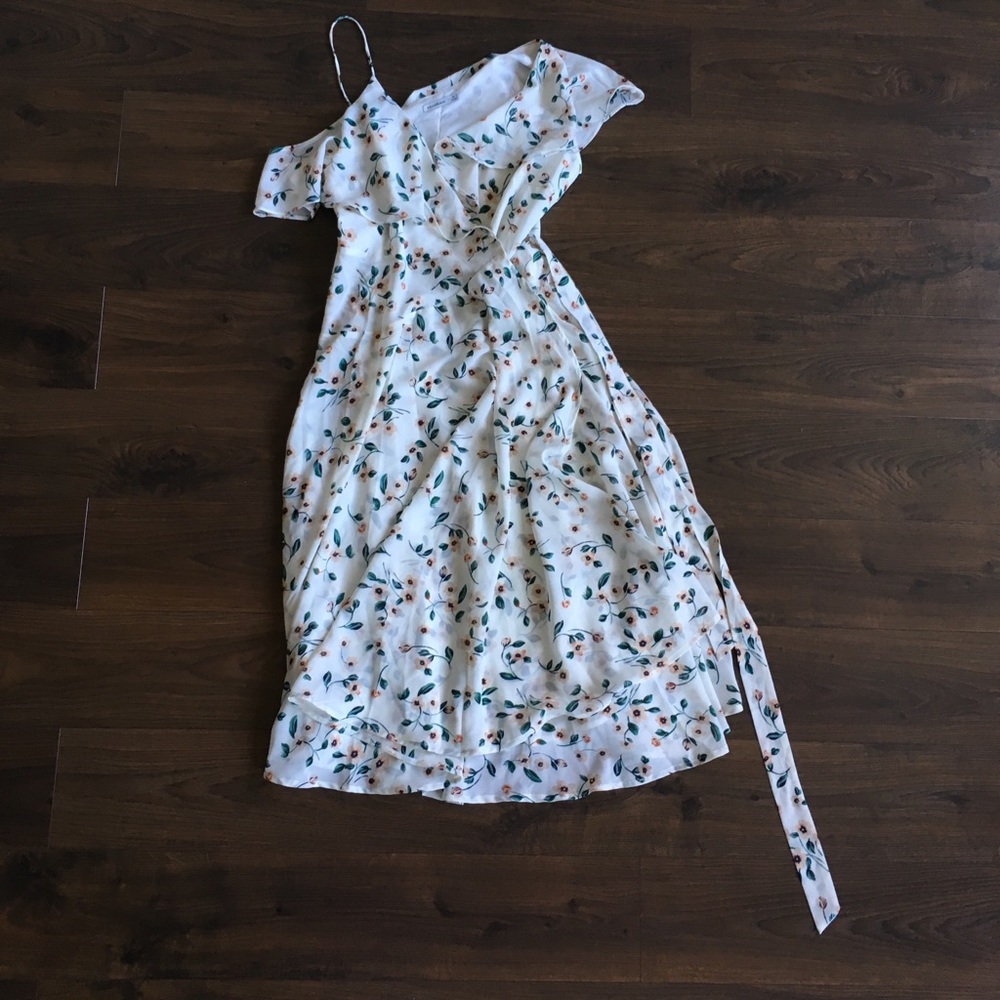 Floral wrap dress, ivory color with floral Sz S